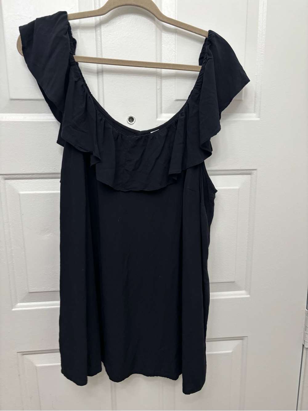 Old Navy Black Ruffle Off-Shoulder Tank Top 100% Rayon